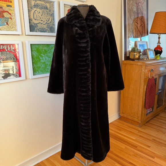 Vintage 90s Elegant full-length faux-fur coat in deep espresso/chocolate - Picture 1 of 14